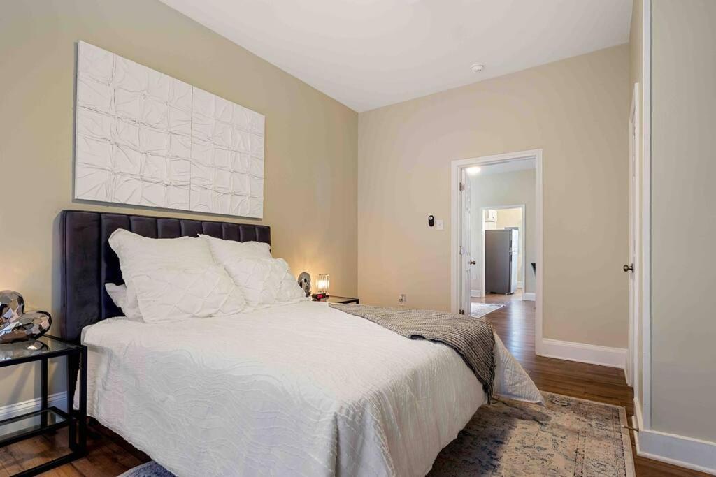 The Diamond Dwelling Queen Size Bed Ft Lee Apartment Petersburg Exterior photo